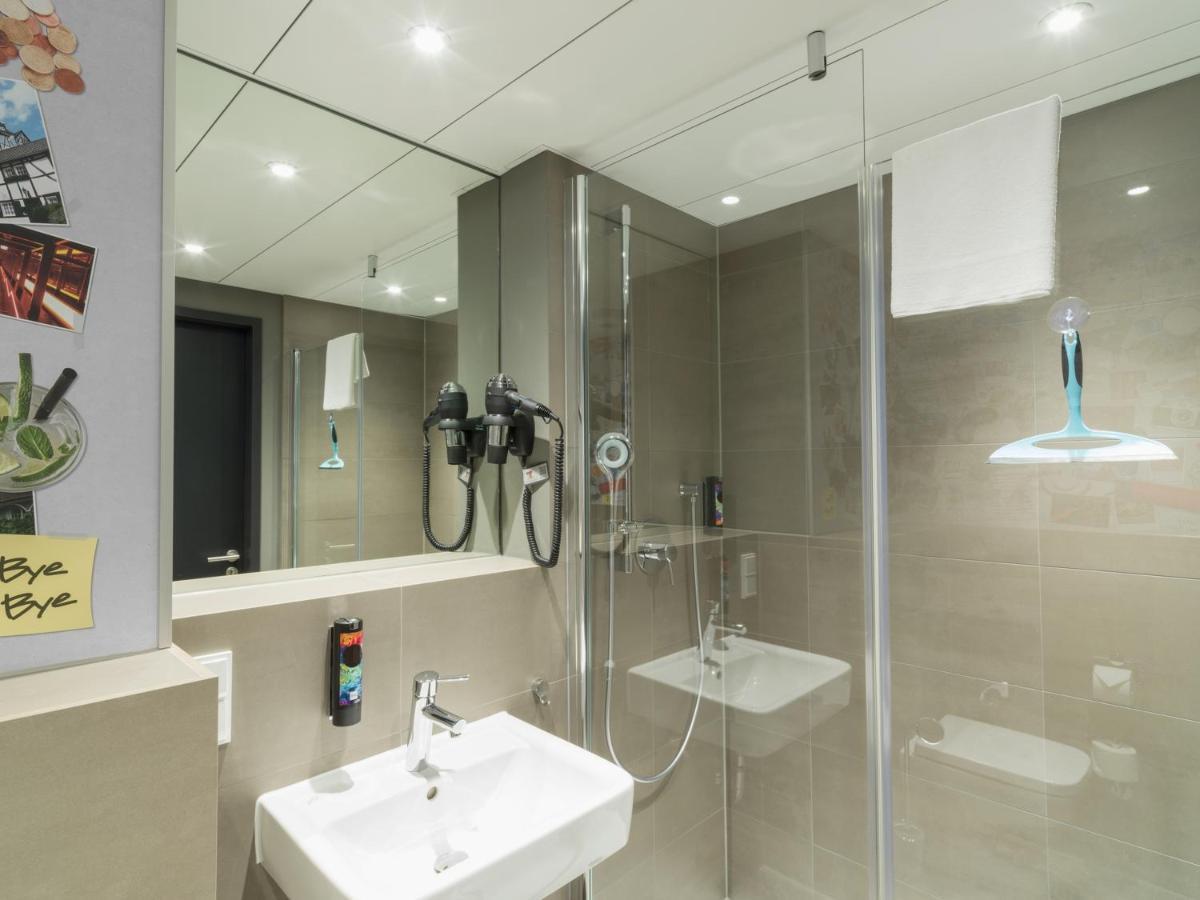 - The Niu, Cobbles By Ihg Essen
