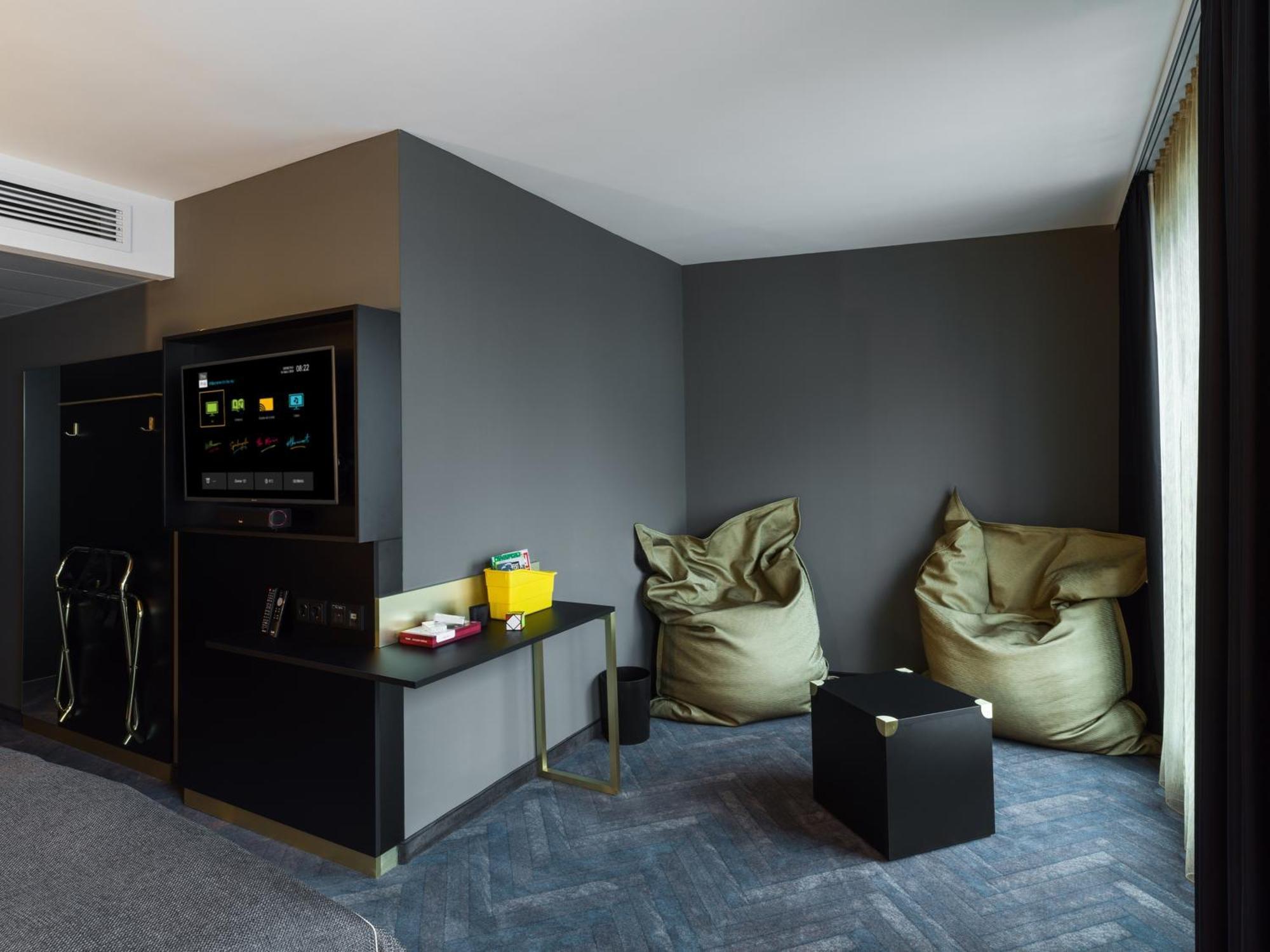 - The Niu, Cobbles By Ihg